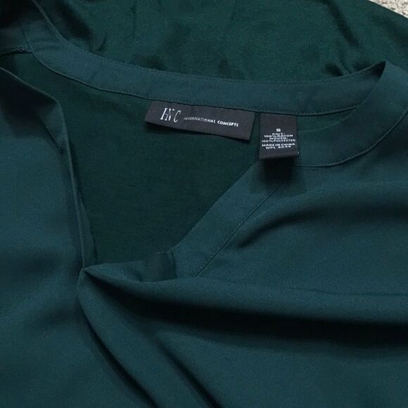 Green long sleeve top. NWOT - Picture 4 of 4